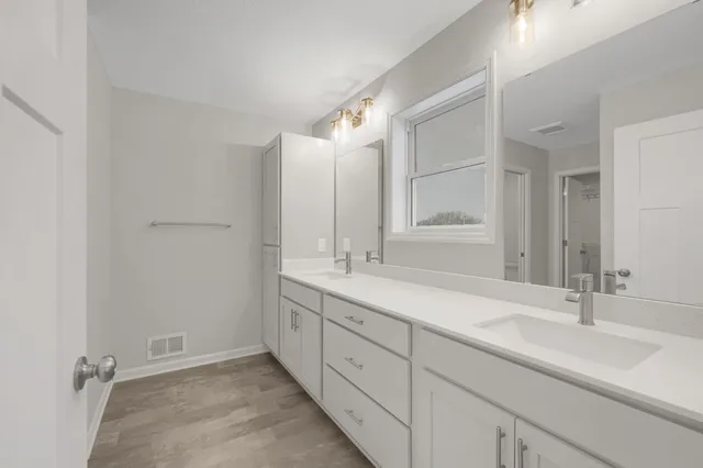 $599,990 | 1943 Sparrow Drive, Shakopee, MN 55379