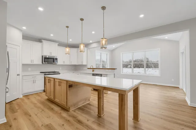 $599,990 | 1943 Sparrow Drive, Shakopee, MN 55379