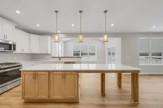 $599,990 | 1943 Sparrow Drive, Shakopee, MN 55379