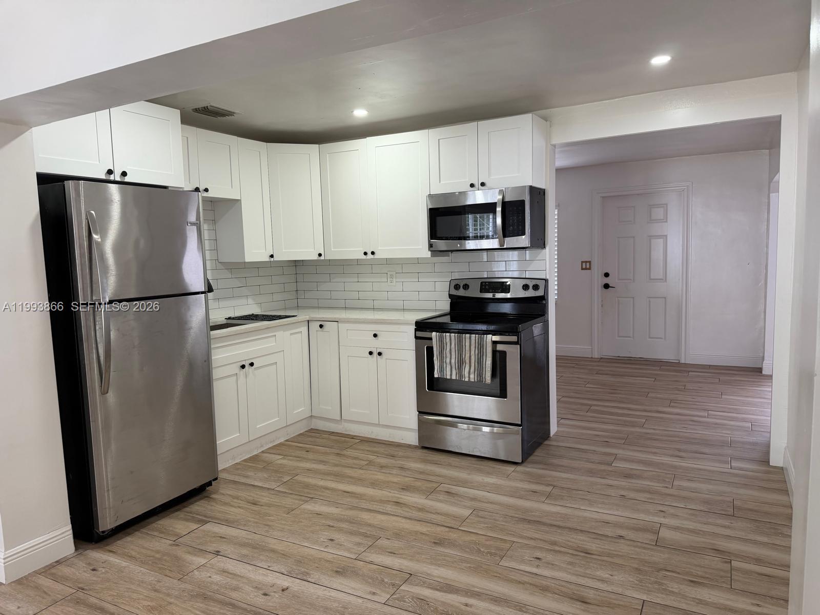 3427 Southwest 64th Avenue Miami, FL 33155 - Photo 12 of 18