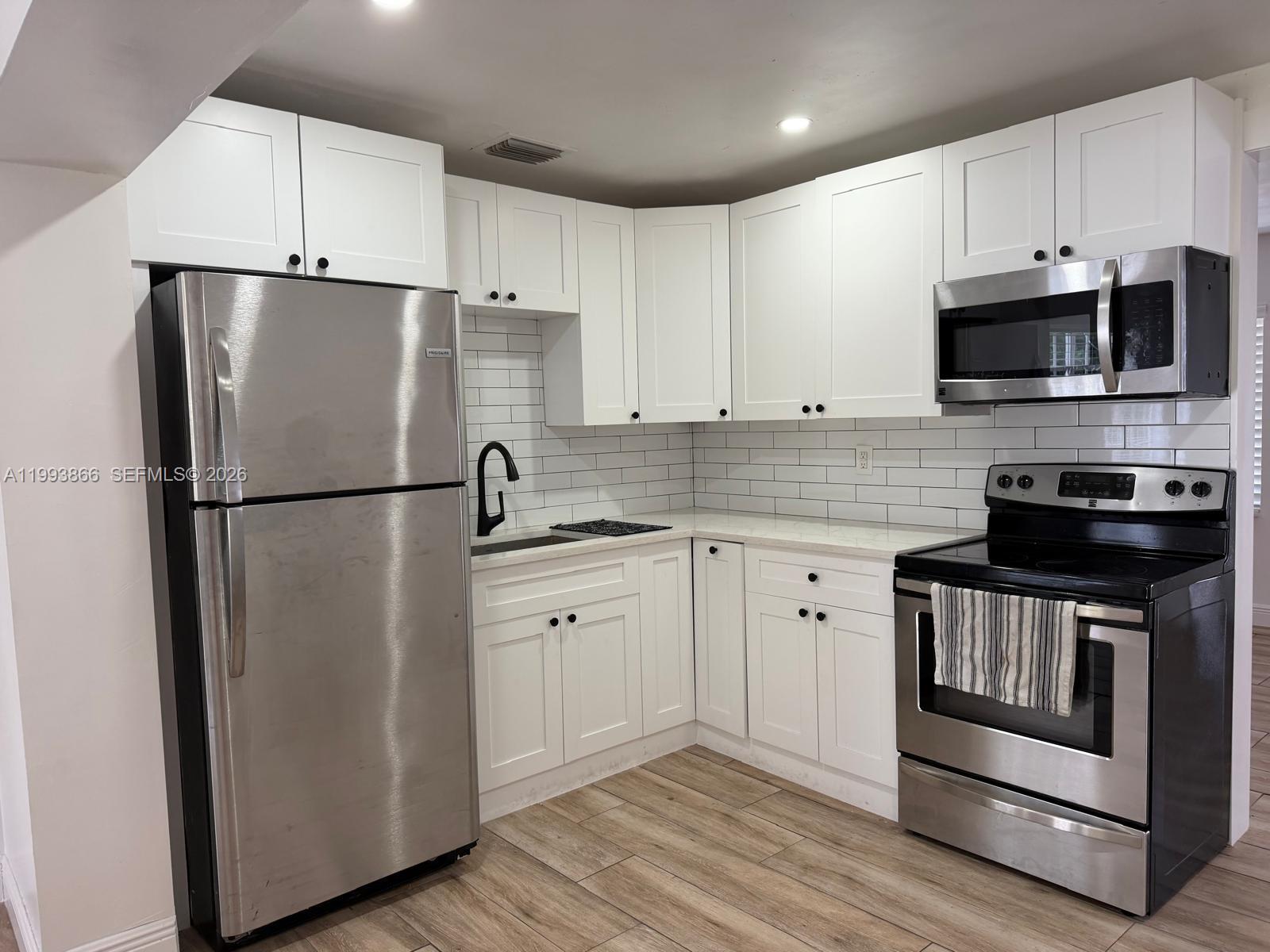 3427 Southwest 64th Avenue Miami, FL 33155 - Photo 13 of 18