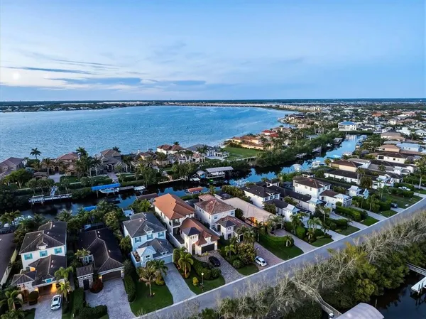 $1,100,000 | 4203 5th Avenue Northeast, Bradenton, FL 34208