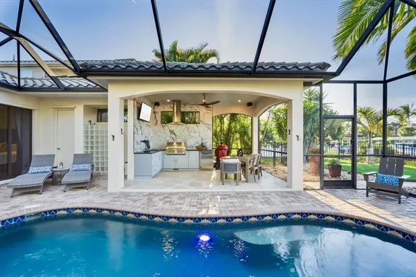 $1,100,000 | 4203 5th Avenue Northeast, Bradenton, FL 34208