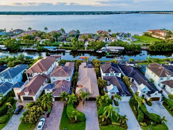 $1,100,000 | 4203 5th Avenue Northeast, Bradenton, FL 34208