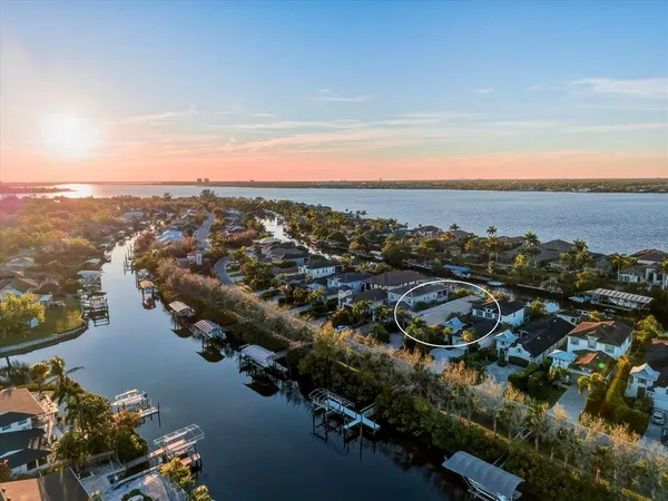 $1,100,000 | 4203 5th Avenue Northeast, Bradenton, FL 34208