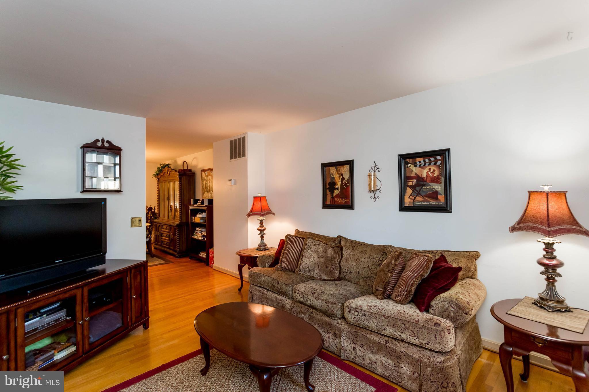 447 Ridgemore Street Fredericksburg, VA 22405 - Photo 7 of 29 Living Room