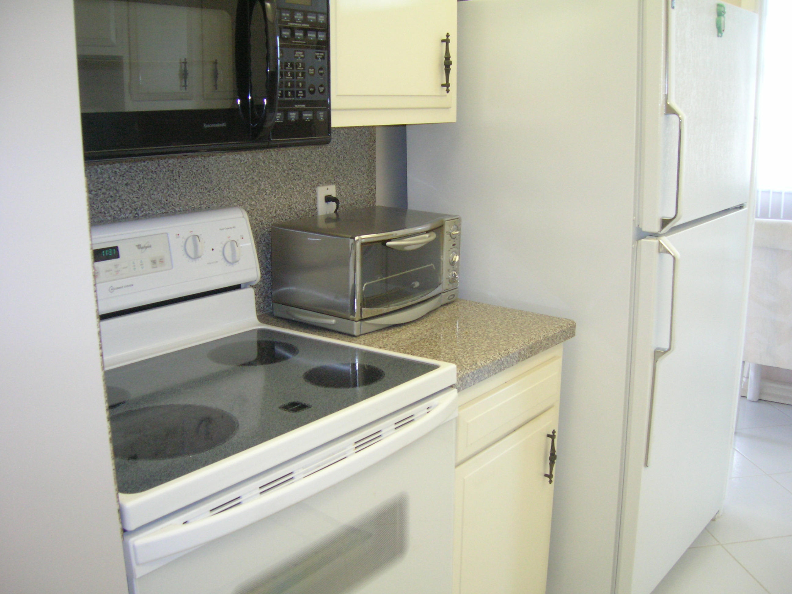2121 North Ocean Boulevard, Unit 1402W Boca Raton, FL 33431 - Photo 14 of 44 KITCHEN