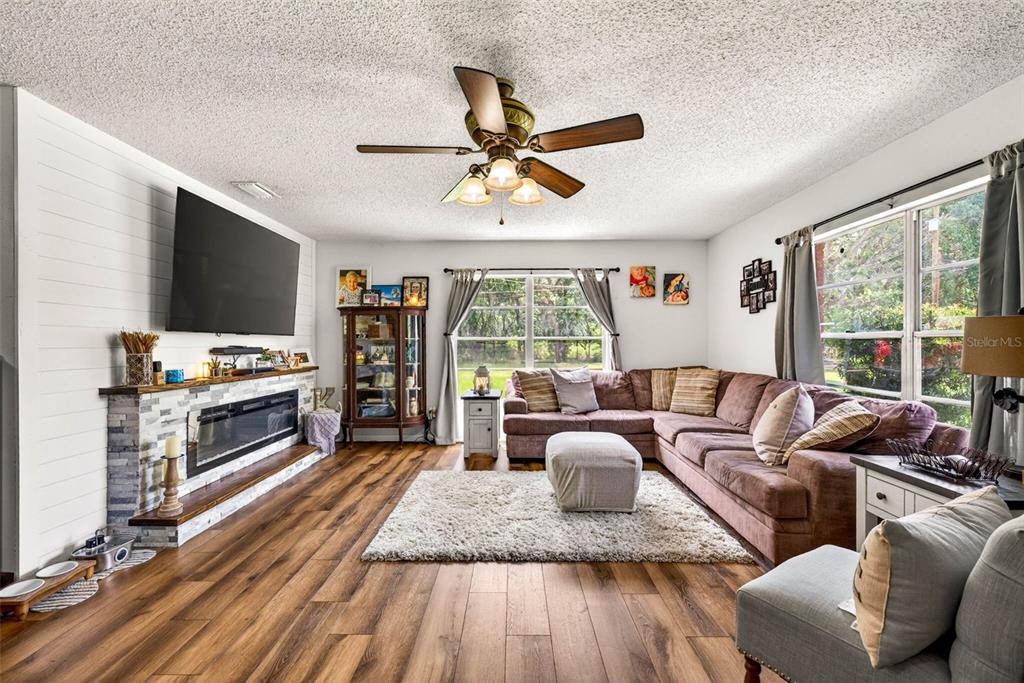 37314 Tucker Road Zephyrhills, FL 33541 - Photo 5 of 48