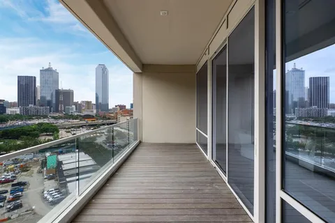 $1,200,000 | 2408 Victory Park Lane, Unit 1039, Dallas, TX 75219