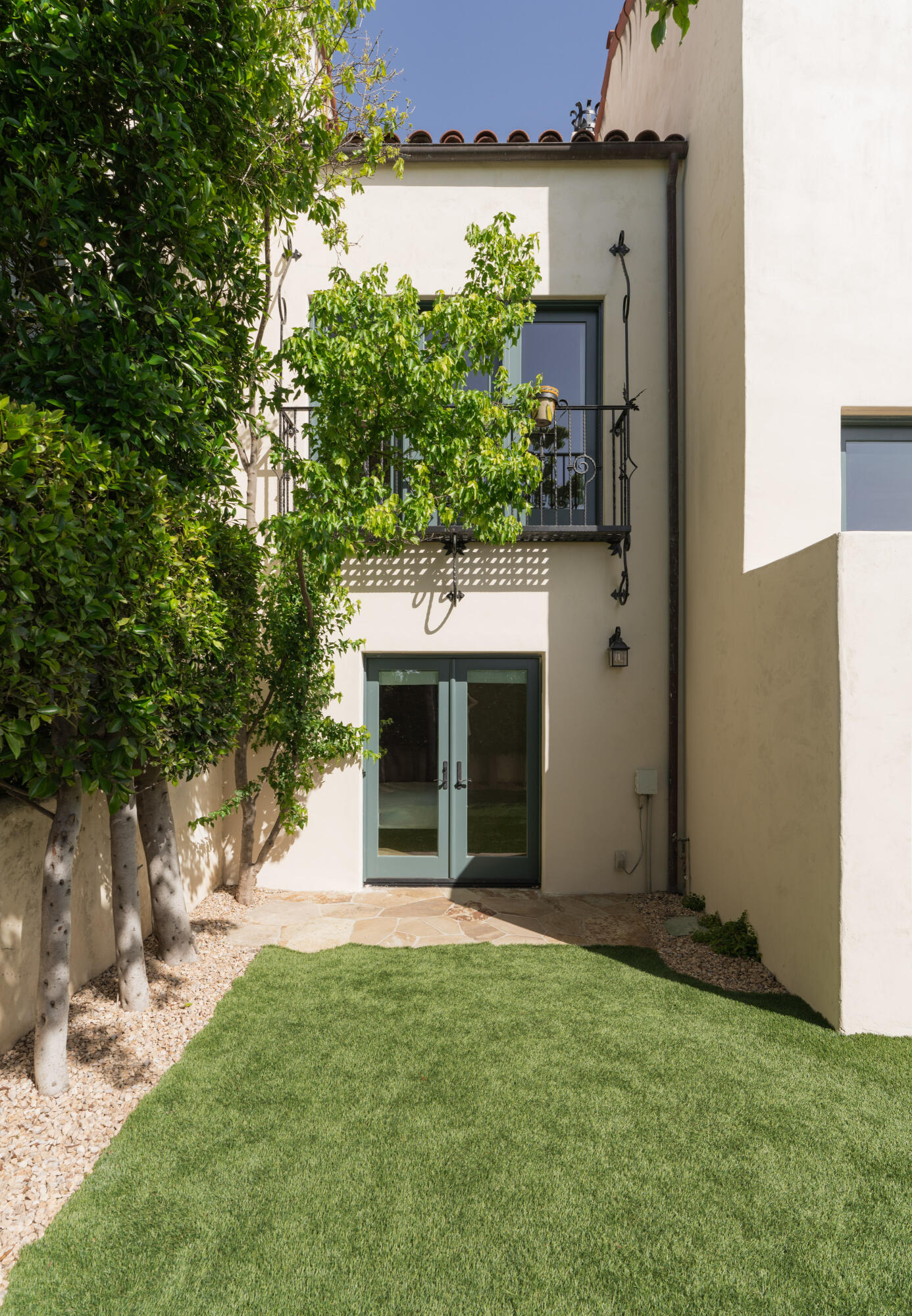 1011 Rinconada Road, Unit G Santa Barbara, CA 93101 - Photo 26 of 31 an outdoor space with garden view