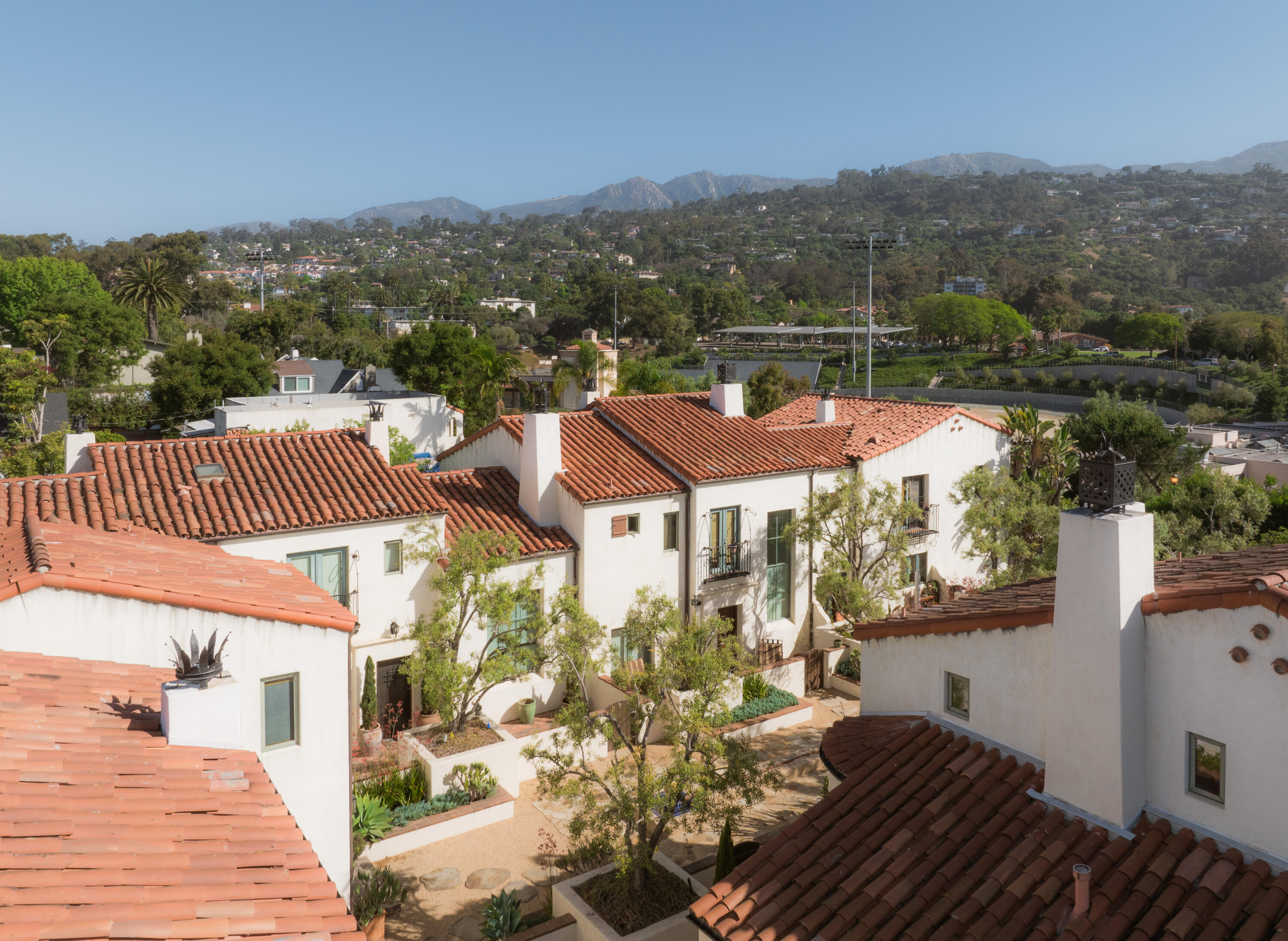 1011 Rinconada Road, Unit G Santa Barbara, CA 93101 - Photo 28 of 31 a view of a patio on the roof deck
