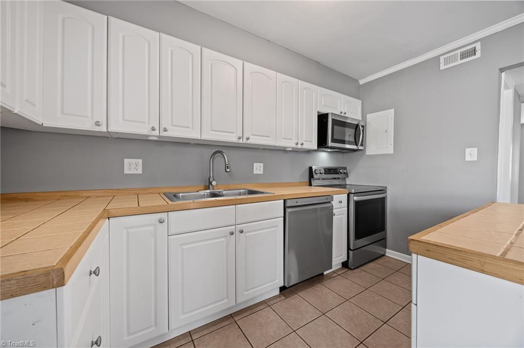 5723 Bramblegate Road, Unit A Greensboro, NC 27409 - Photo 18 of 43 Gallery Image 18