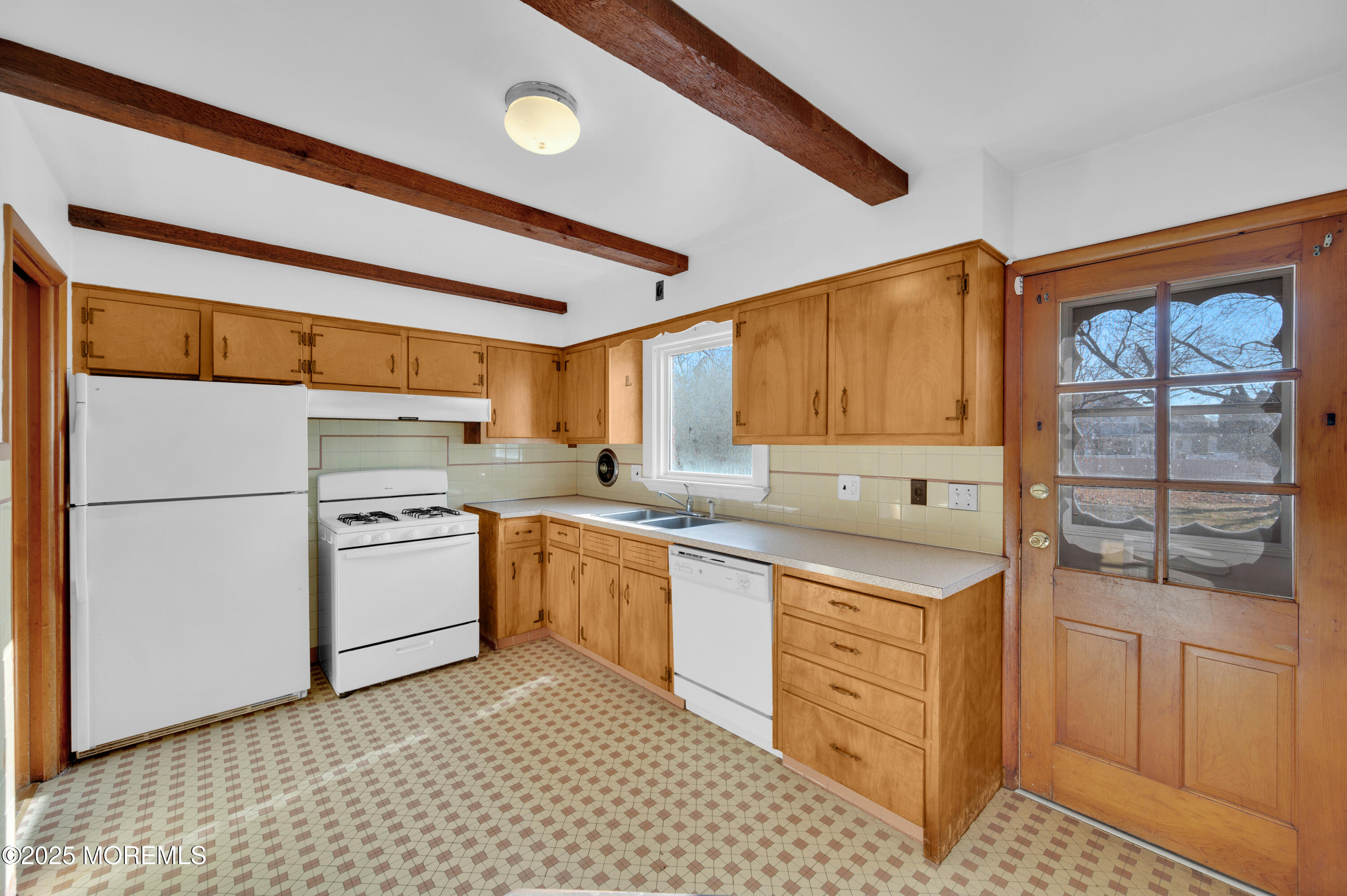 920 Ridge Road Brick, NJ 08724 - Photo 15 of 36 a kitchen with a stove a sink and a refrigerator