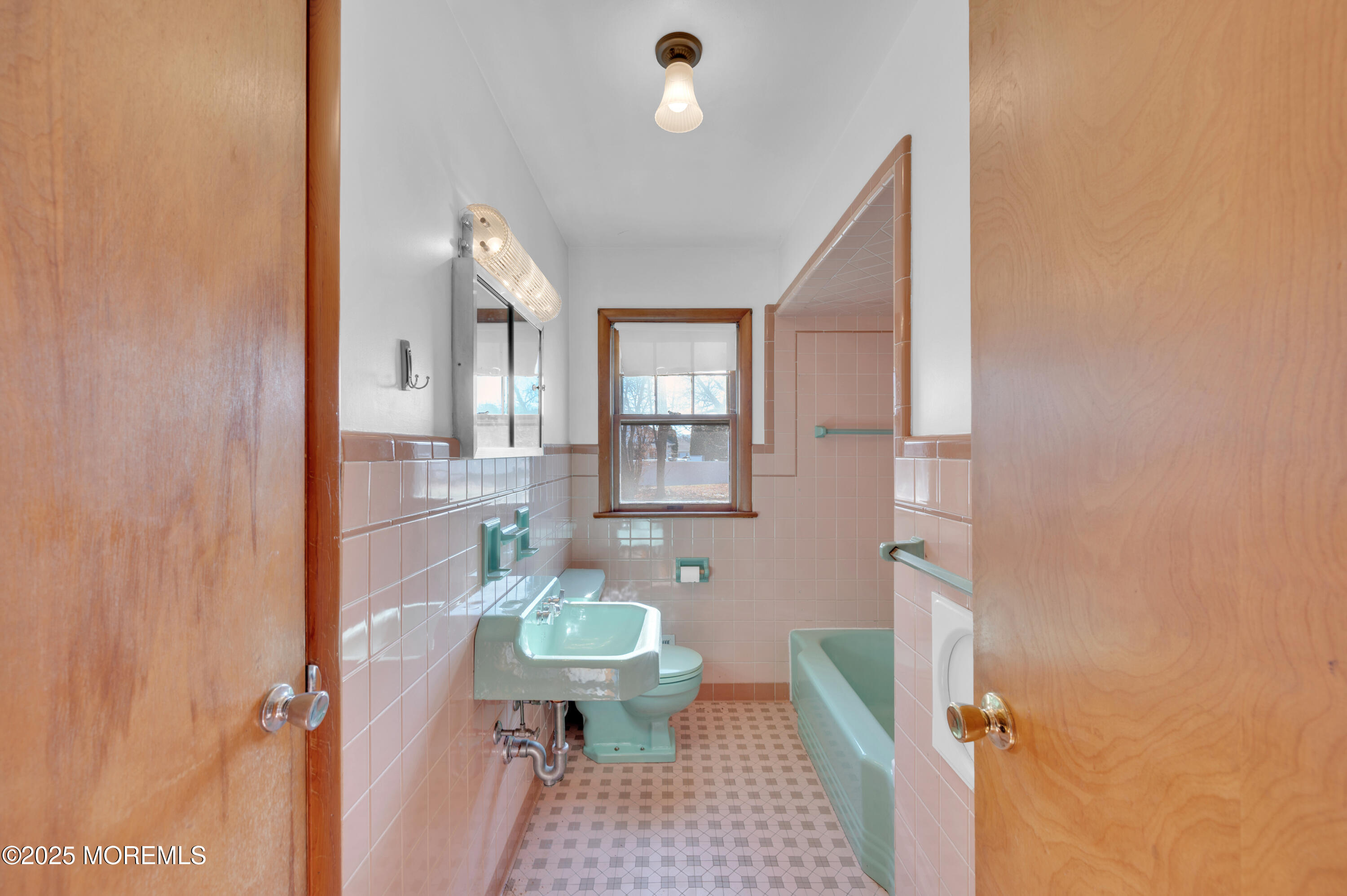 920 Ridge Road Brick, NJ 08724 - Photo 23 of 36 a bathroom with a sink toilet and shower