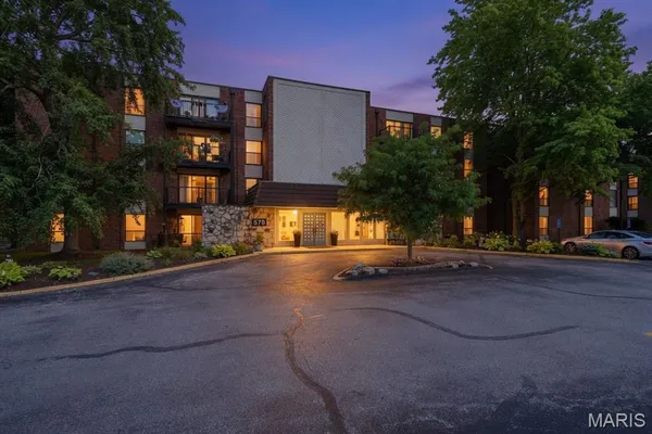 $199,000 | 578 Sarah Lane, Unit 206, St. Louis, MO 63141