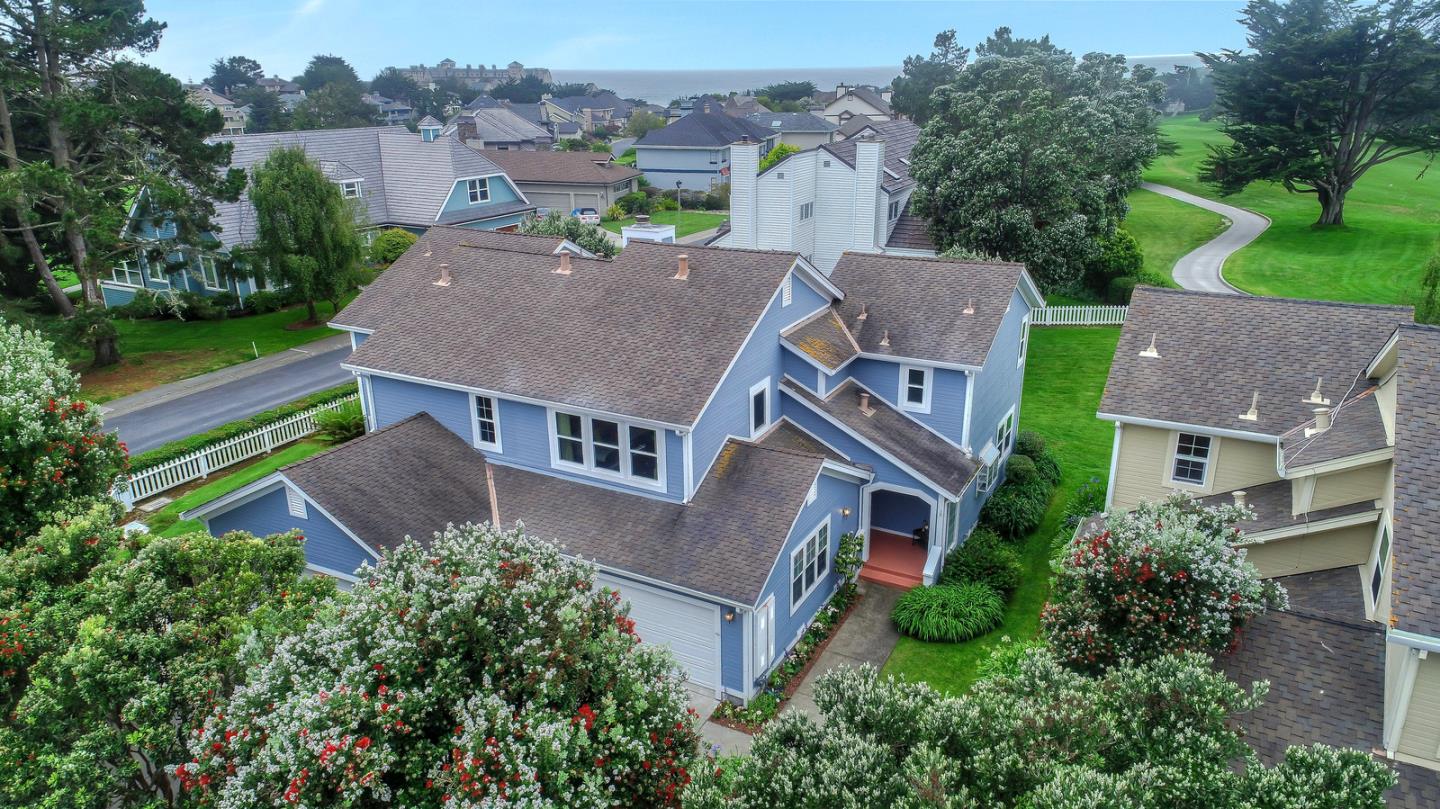 4 Muirfield Road Half Moon Bay, CA 94019 - Photo 30 of 40 an aerial view of multiple houses with a yard