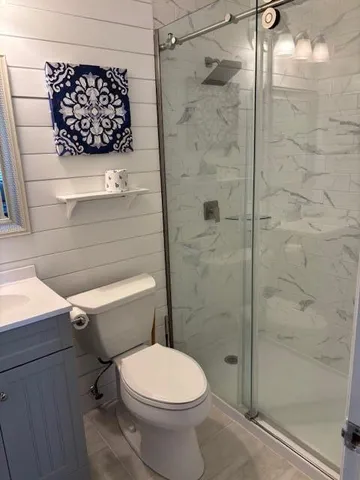 a bathroom with a toilet and a shower