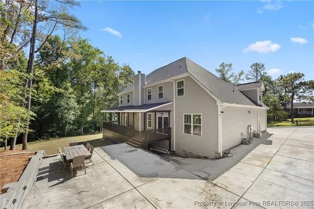 a view of a house with a backyard