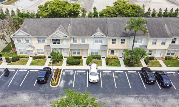 $2,950 | 16697 Hemingway Drive, Unit 16697, Weston, FL 33326