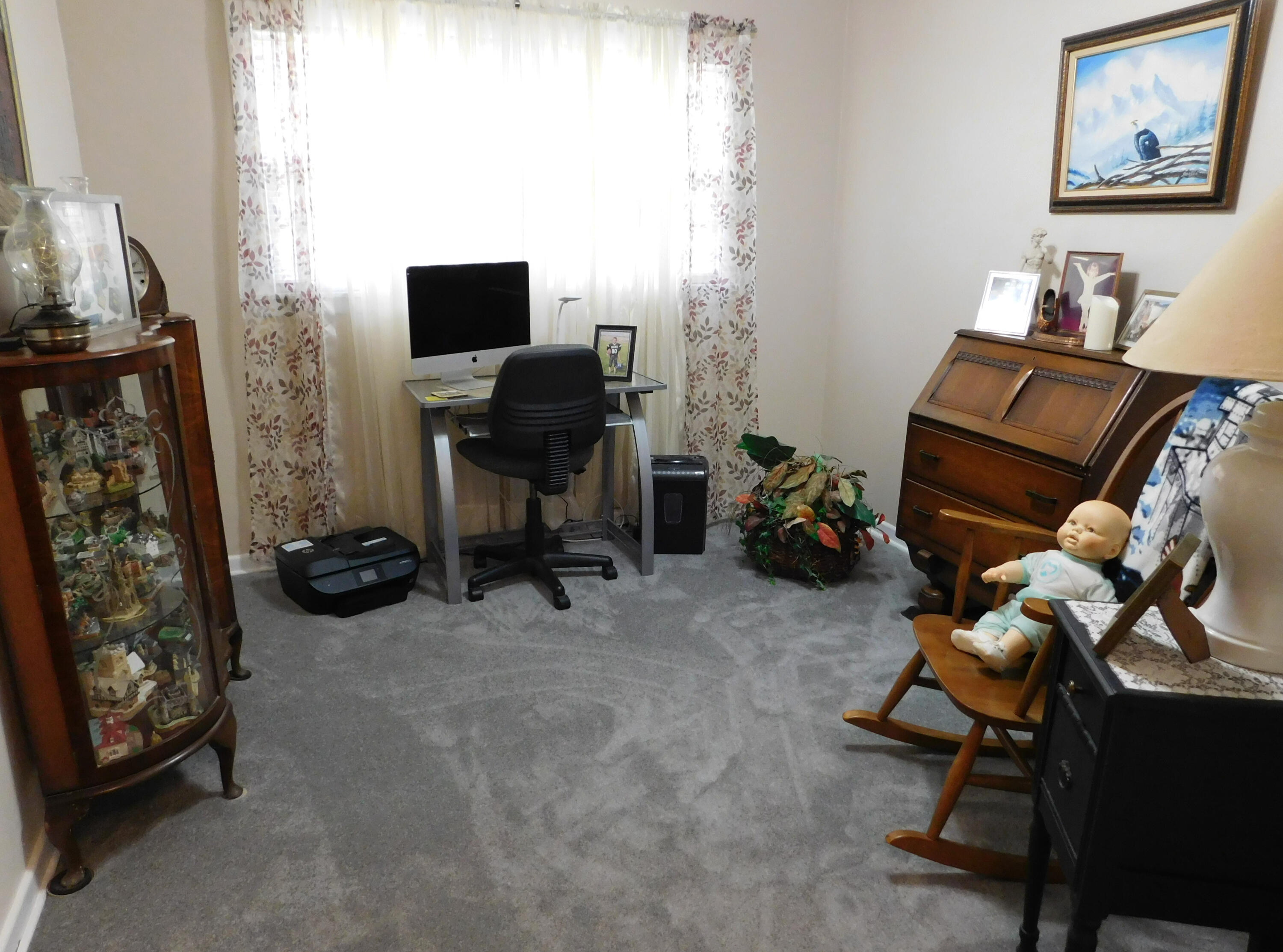 122 West 16th Street Muleshoe, TX 79347 - Photo 16 of 27 a room with furniture and a flat screen tv