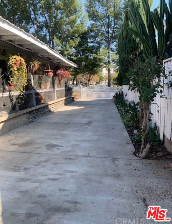 433 Maple Way Pasadena, CA 91101 - Photo 3 of 3 a view of outdoor space and yard