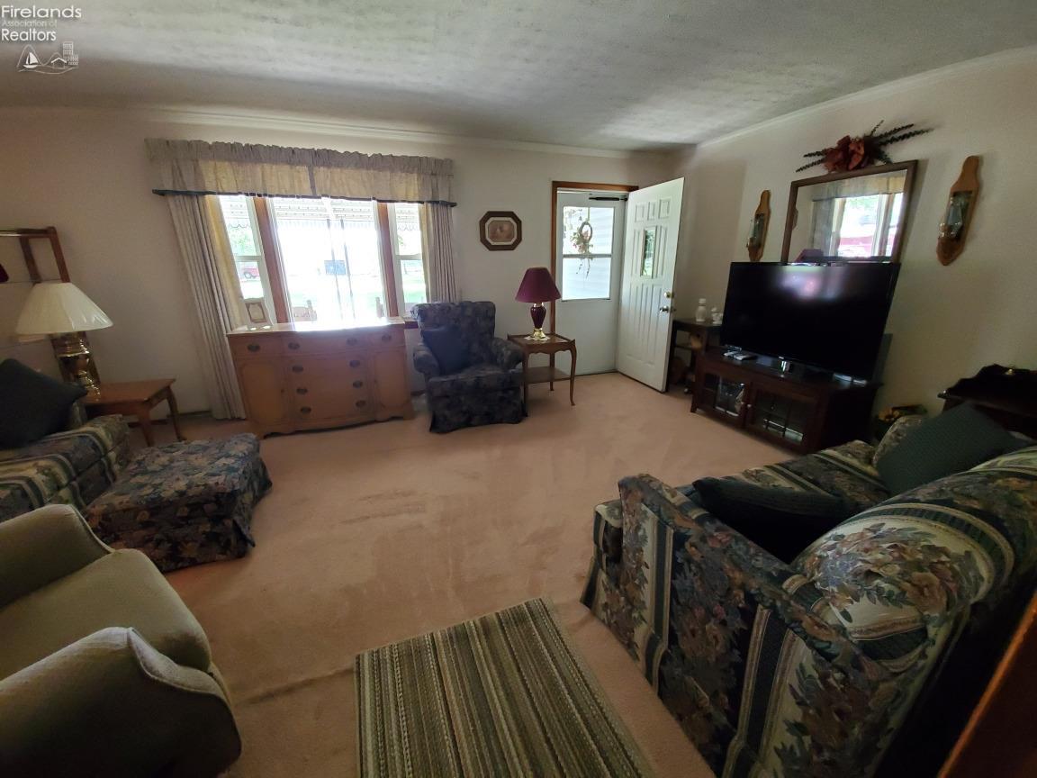 48592 Russia Road Amherst, OH 44001 - Photo 3 of 11 Gallery Image 3