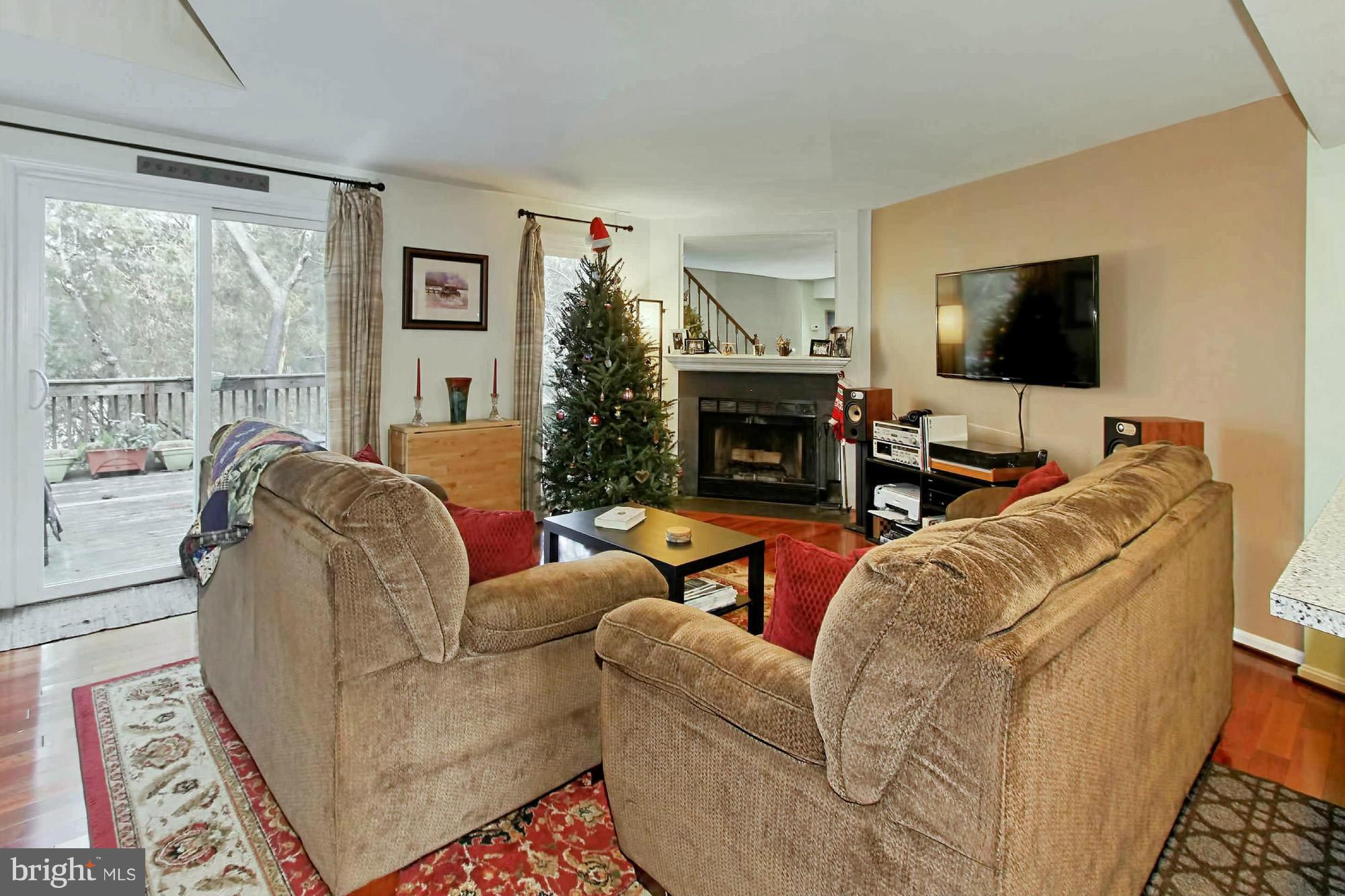 11912 Crosswind Court Reston, VA 20194 - Photo 2 of 19 Living Room