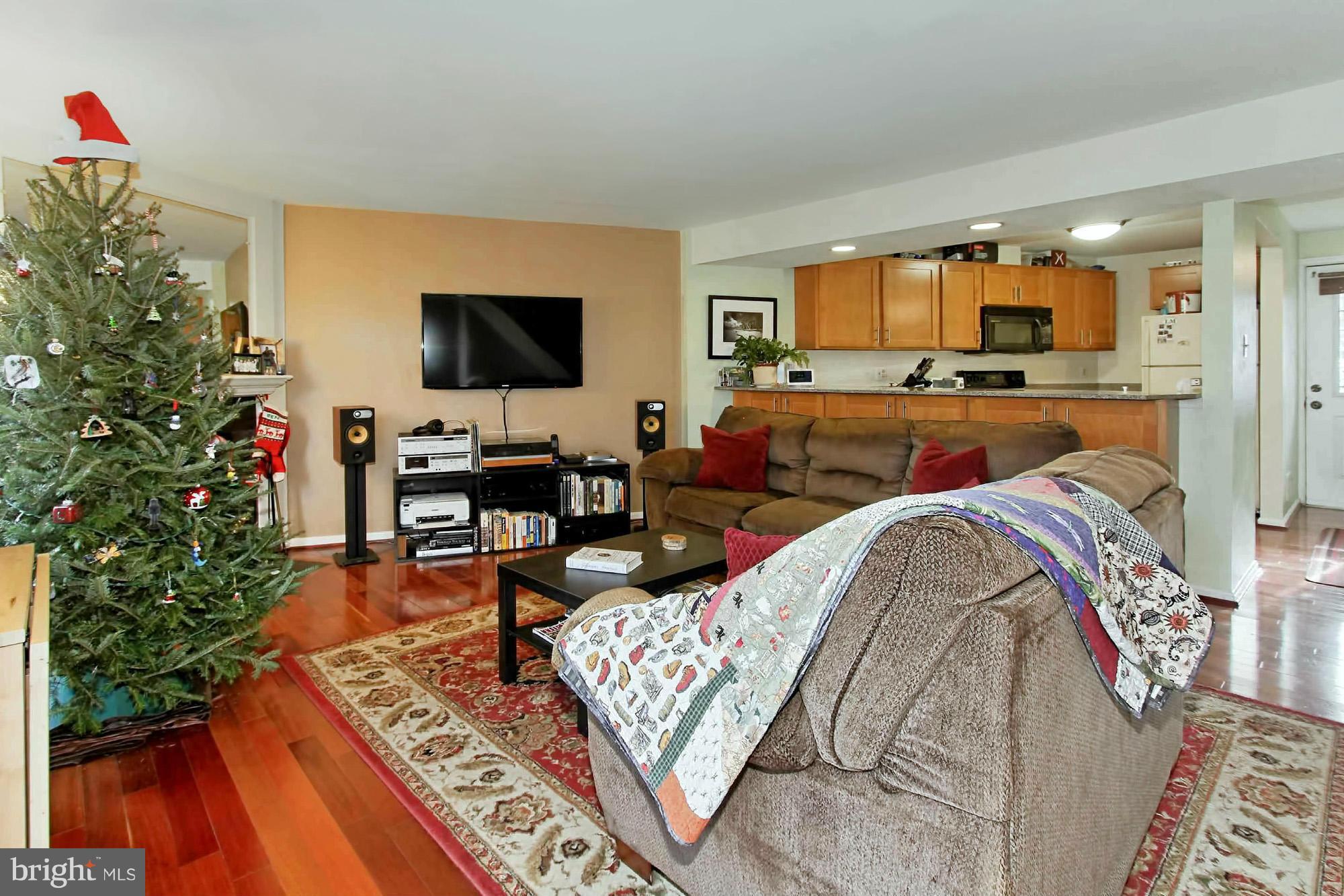 11912 Crosswind Court Reston, VA 20194 - Photo 3 of 19 Living Room