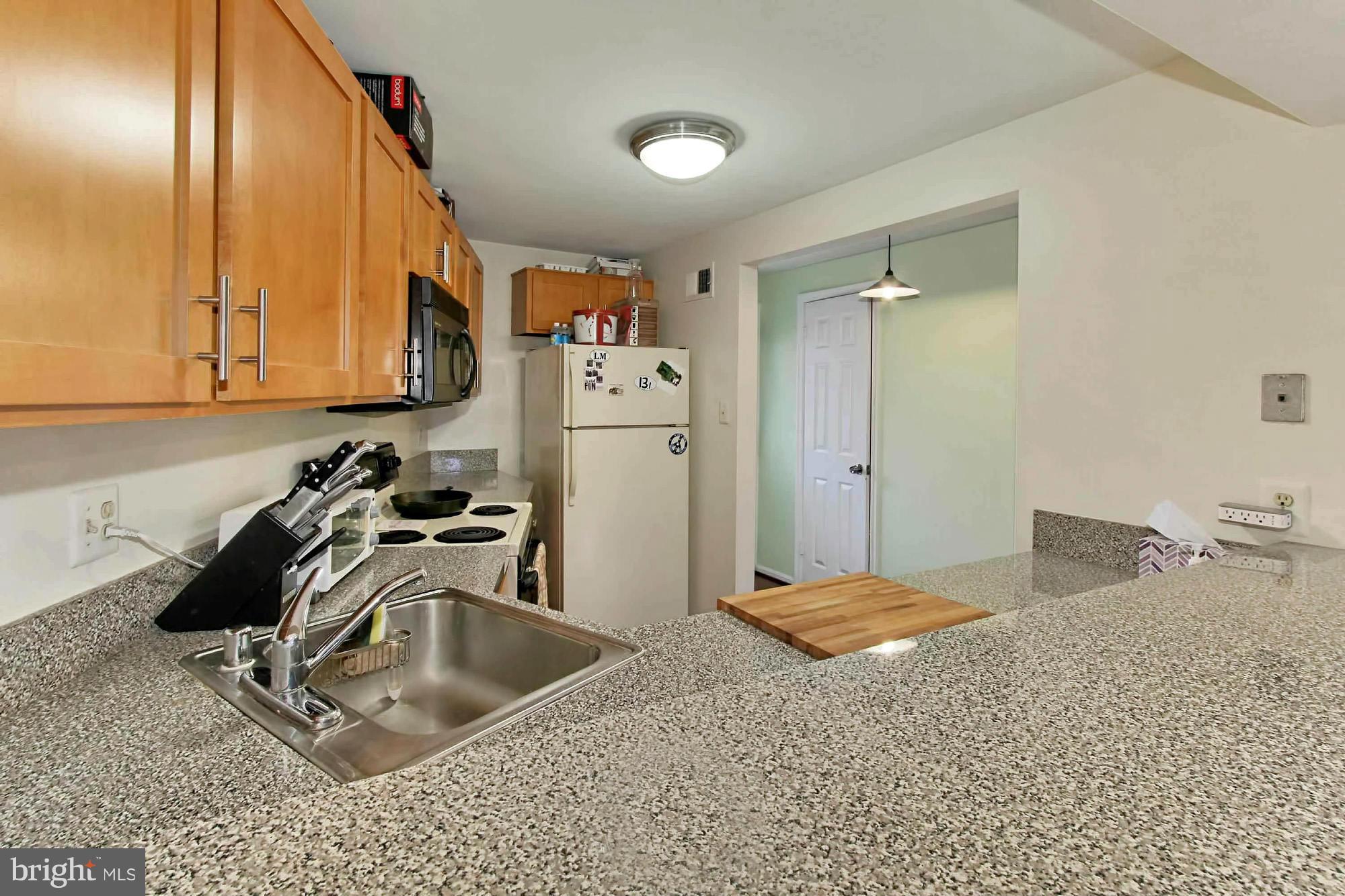 11912 Crosswind Court Reston, VA 20194 - Photo 6 of 19 Kitchen