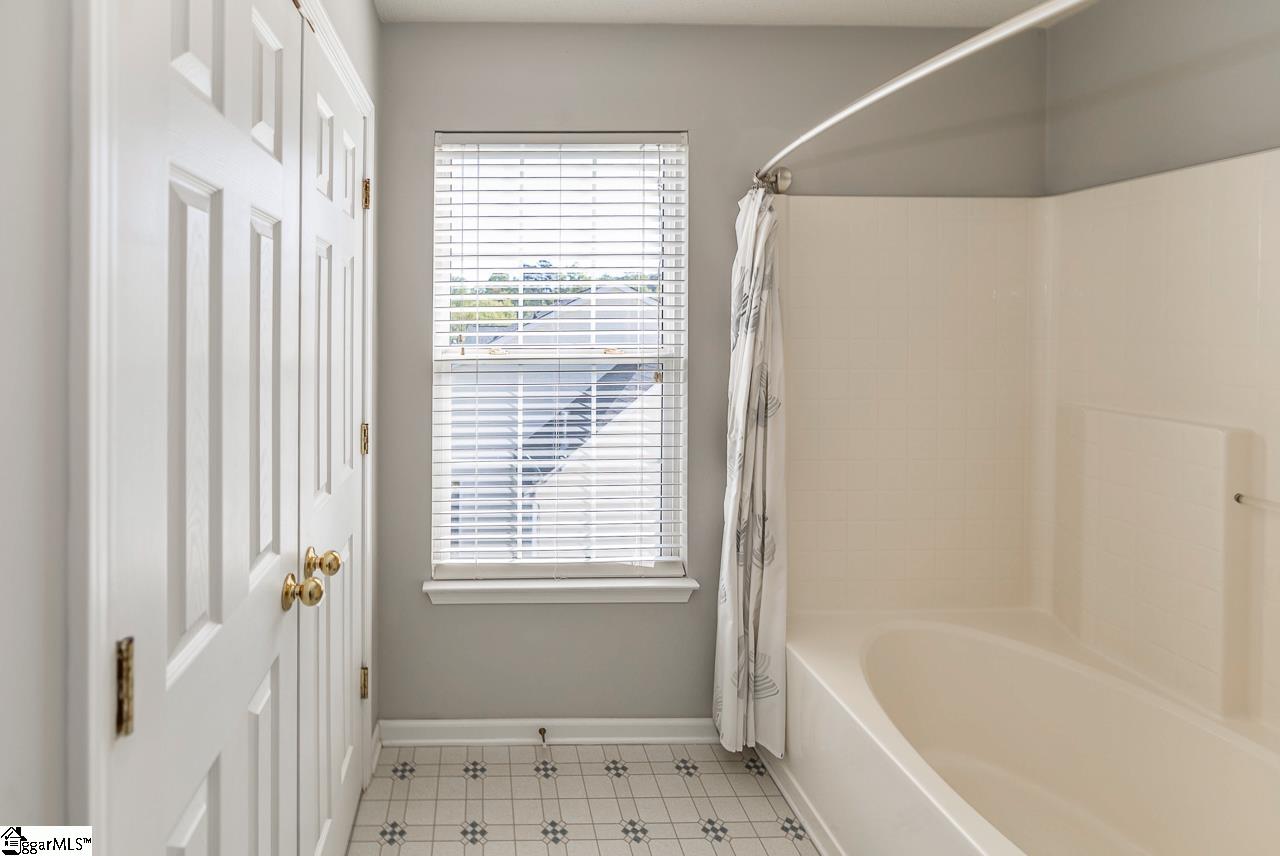 4 Fritzsimons Court Greer, SC 29651 - Photo 18 of 24 Gallery Image 18