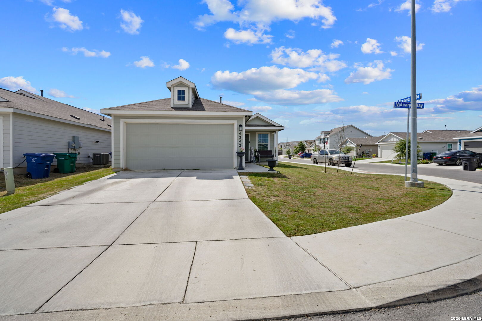 4242 Volcano Way San Antonio, TX 78237 - Photo 3 of 23