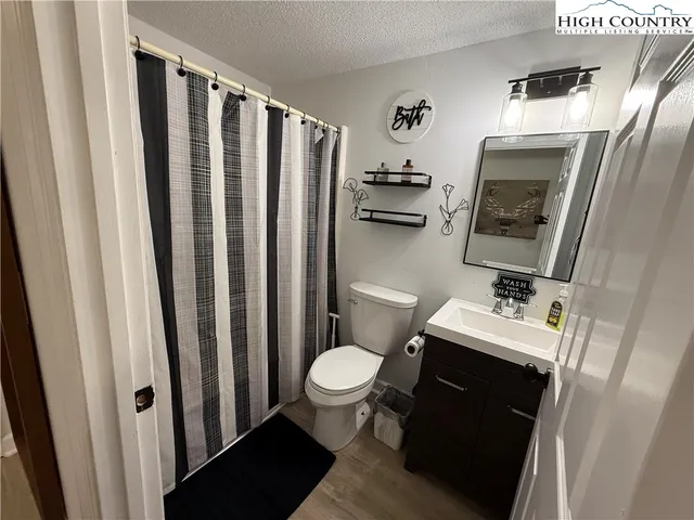 $260,000 | 303 Sugar Top Drive, Unit 33325, Sugar Mountain, NC 28604