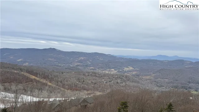 $260,000 | 303 Sugar Top Drive, Unit 33325, Sugar Mountain, NC 28604