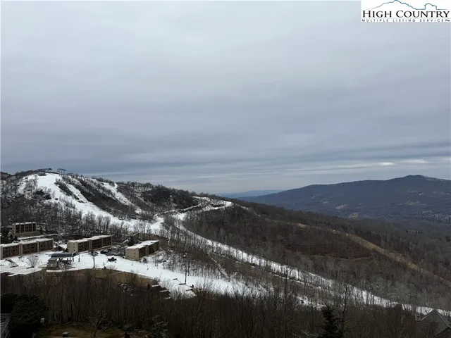 $260,000 | 303 Sugar Top Drive, Unit 33325, Sugar Mountain, NC 28604