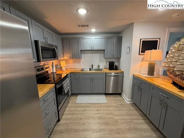 $260,000 | 303 Sugar Top Drive, Unit 33325, Sugar Mountain, NC 28604