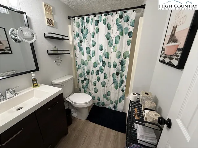 $260,000 | 303 Sugar Top Drive, Unit 33325, Sugar Mountain, NC 28604