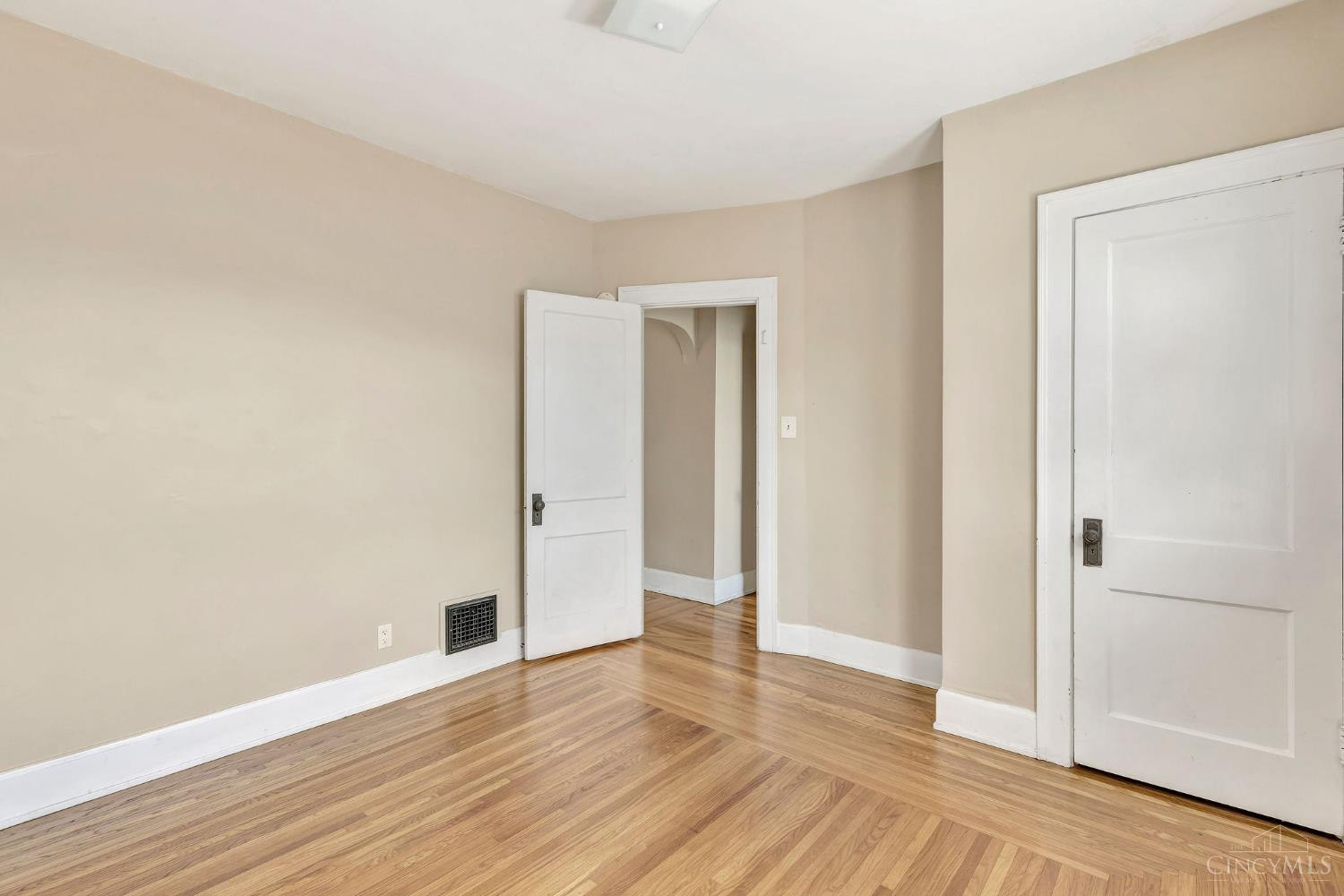 4367 Ridgeview Avenue Cincinnati, OH 45238 - Photo 24 of 53 Gallery Image 24