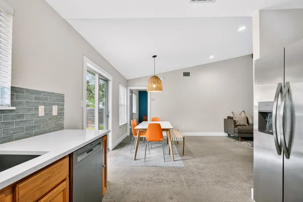 $3,400 | 1182 Waller Street, Austin, TX 78702