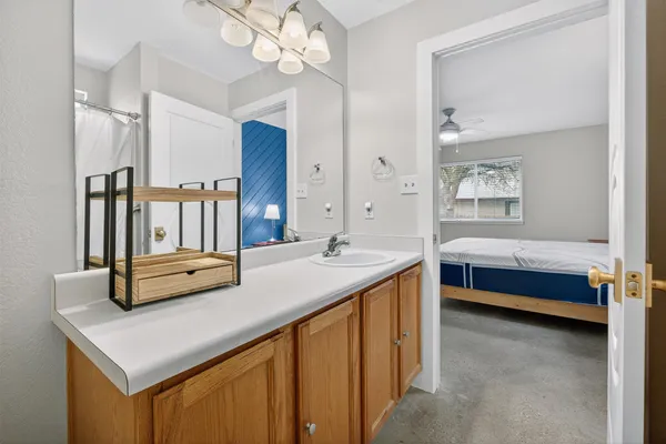 $3,400 | 1182 Waller Street, Austin, TX 78702