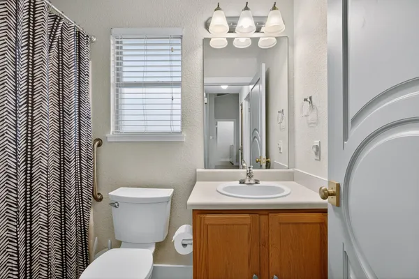 $3,400 | 1182 Waller Street, Austin, TX 78702