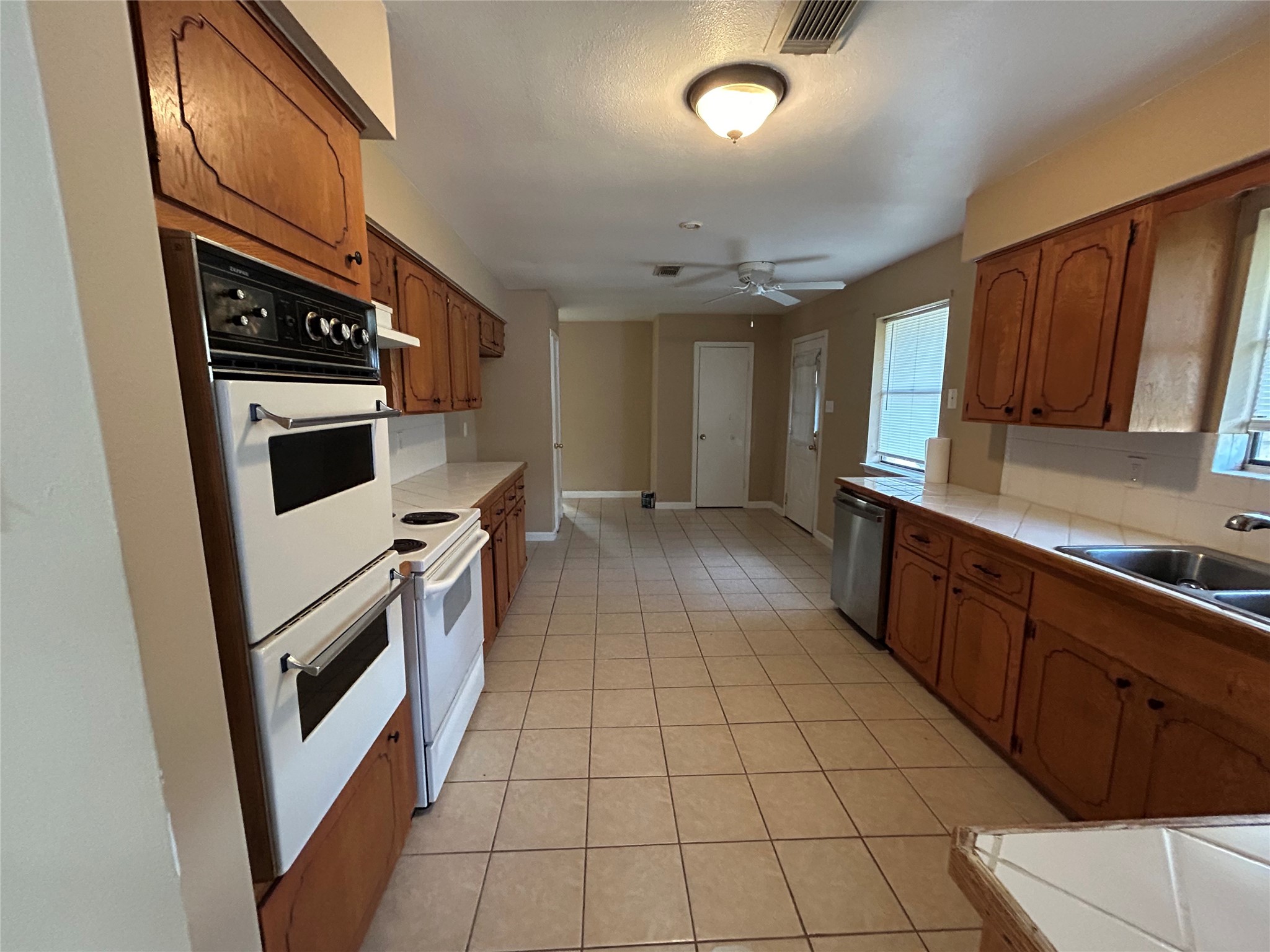 2418 Prentice Road Conroe, TX 77384 - Photo 11 of 17 Gallery Image 11
