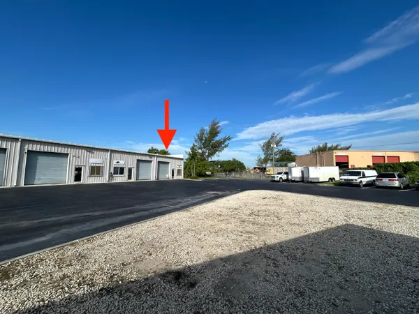 $21 | 806 Old Dixie Highway, Unit 1, Lake Park, FL 33403