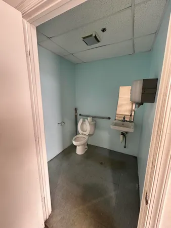 $21 | 806 Old Dixie Highway, Unit 1, Lake Park, FL 33403