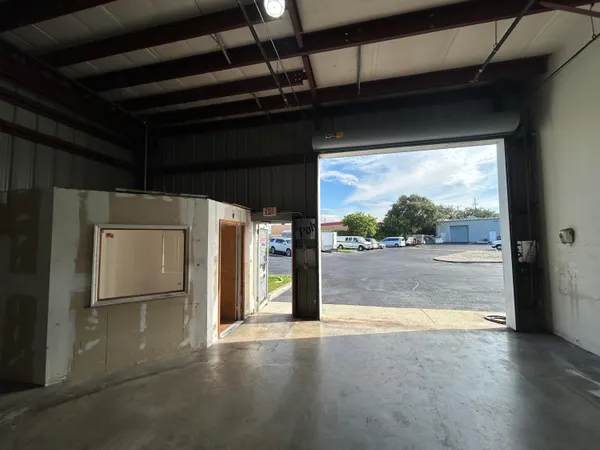 $21 | 806 Old Dixie Highway, Unit 1, Lake Park, FL 33403