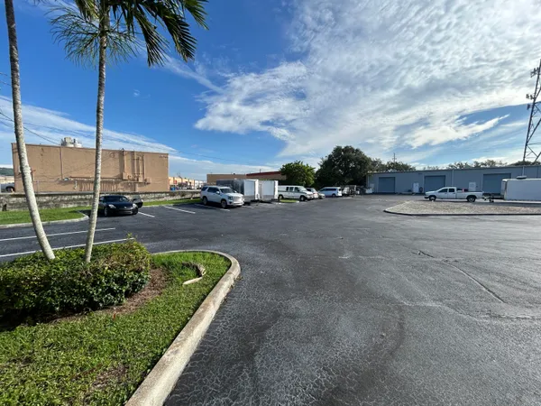 $21 | 806 Old Dixie Highway, Unit 1, Lake Park, FL 33403