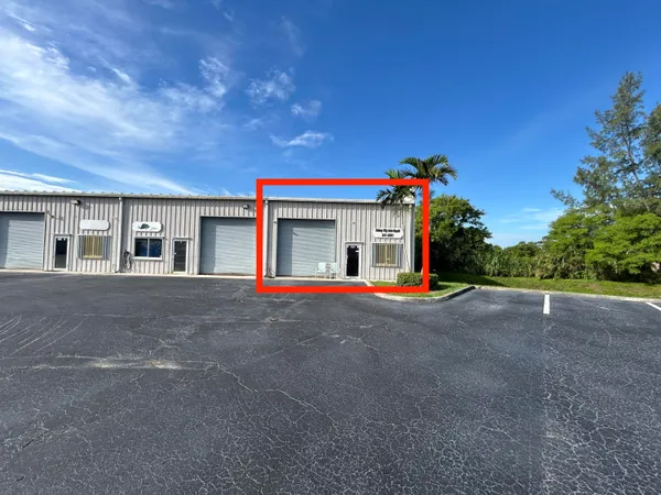 $21 | 806 Old Dixie Highway, Unit 1, Lake Park, FL 33403
