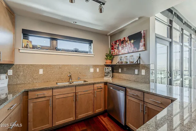 $558,104 | 310 South 4th Street, Unit 1601, Phoenix, AZ 85004