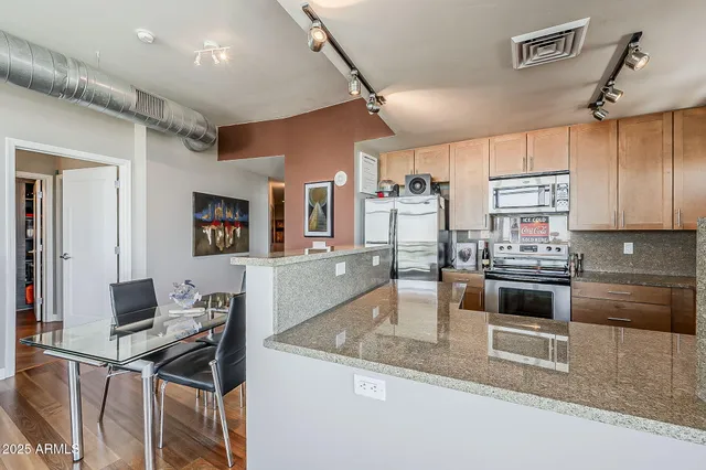 $558,104 | 310 South 4th Street, Unit 1601, Phoenix, AZ 85004