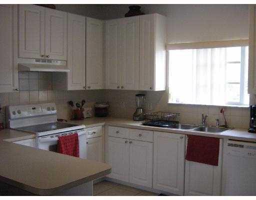 4802 Washington Street, Unit 14 Hollywood, FL 33021 - Photo 2 of 12 Kitchen