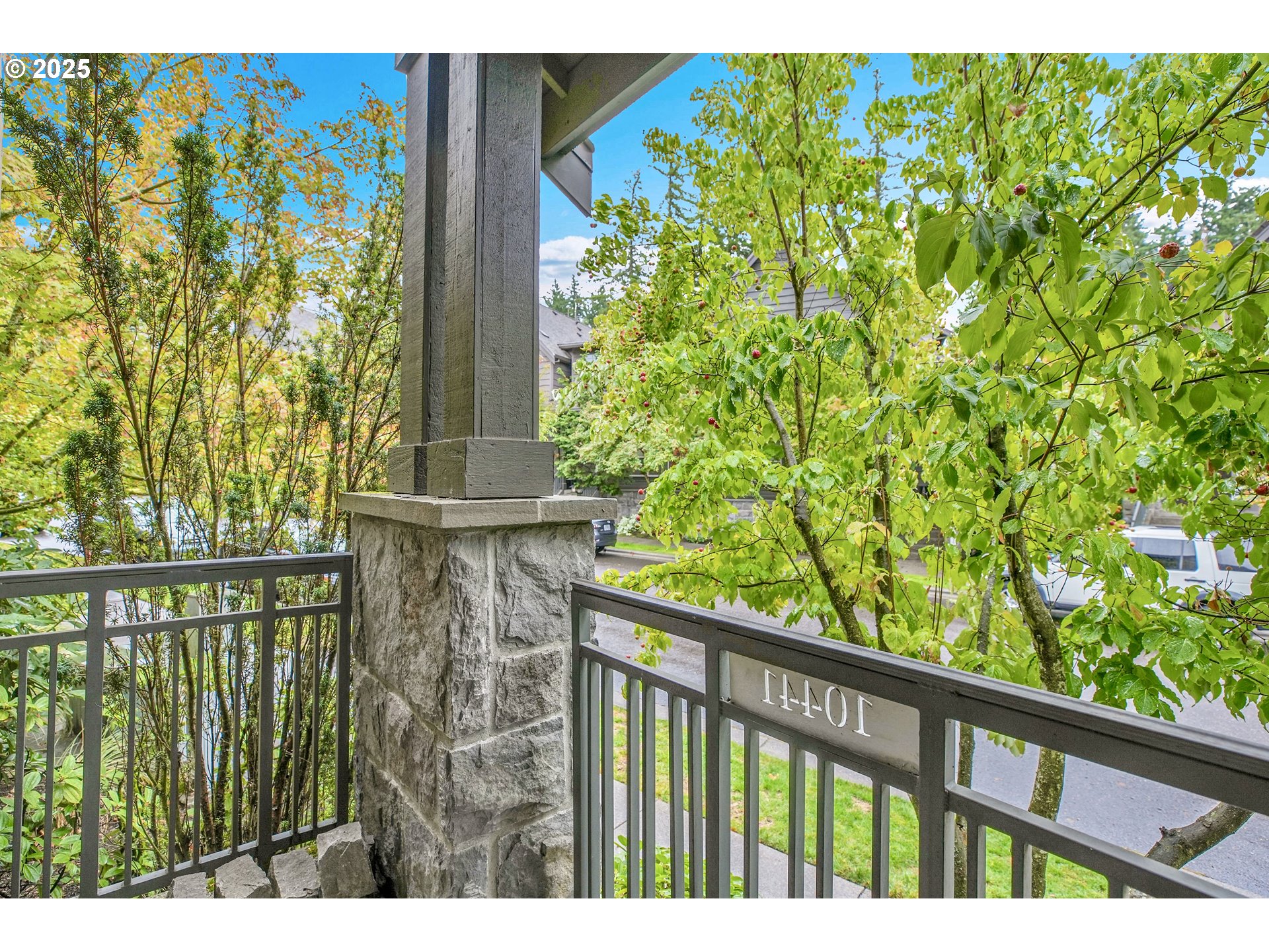 10441 Southwest Windwood Way Portland, OR 97225 - Photo 37 of 48